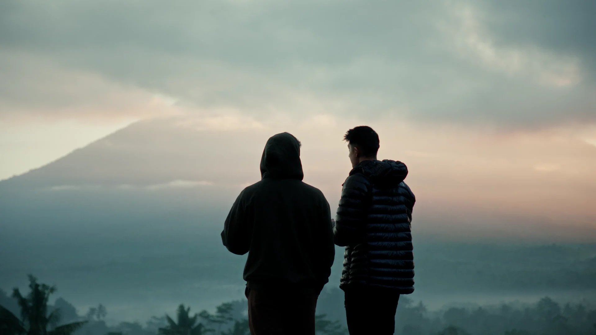 A fast sequence of people and travel moments, followed by warm details and light.